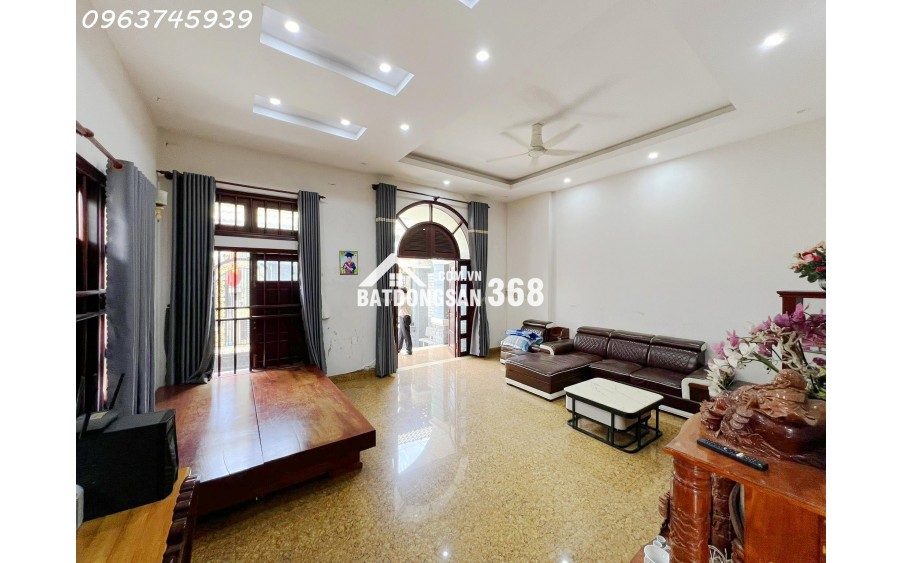 Biệt Thự Đã Hoàn Công 242m2, Ngang 12m, 3 Tầng, Dĩ An, Giá 8.2 Tỷ
